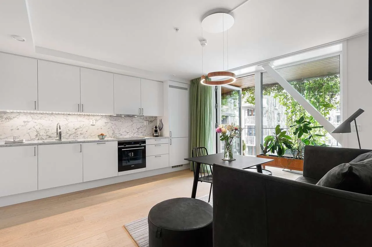 Home Window Tinting: Comfort, Privacy & Savings